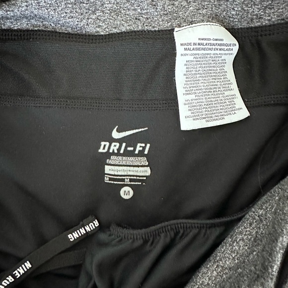 Nike DriFit Running Shorts Medium - Picture 3 of 3